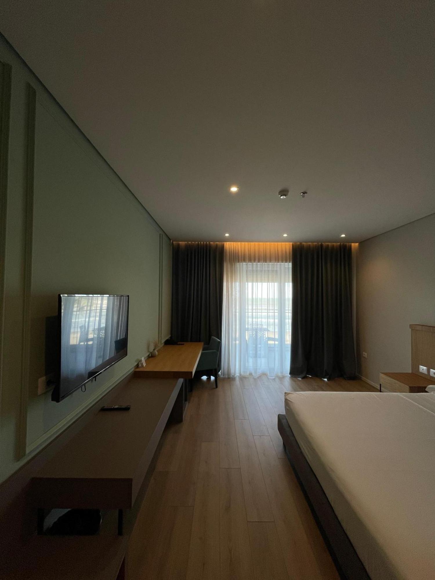 Amr Hotel - Durres Shkallnur Exterior photo