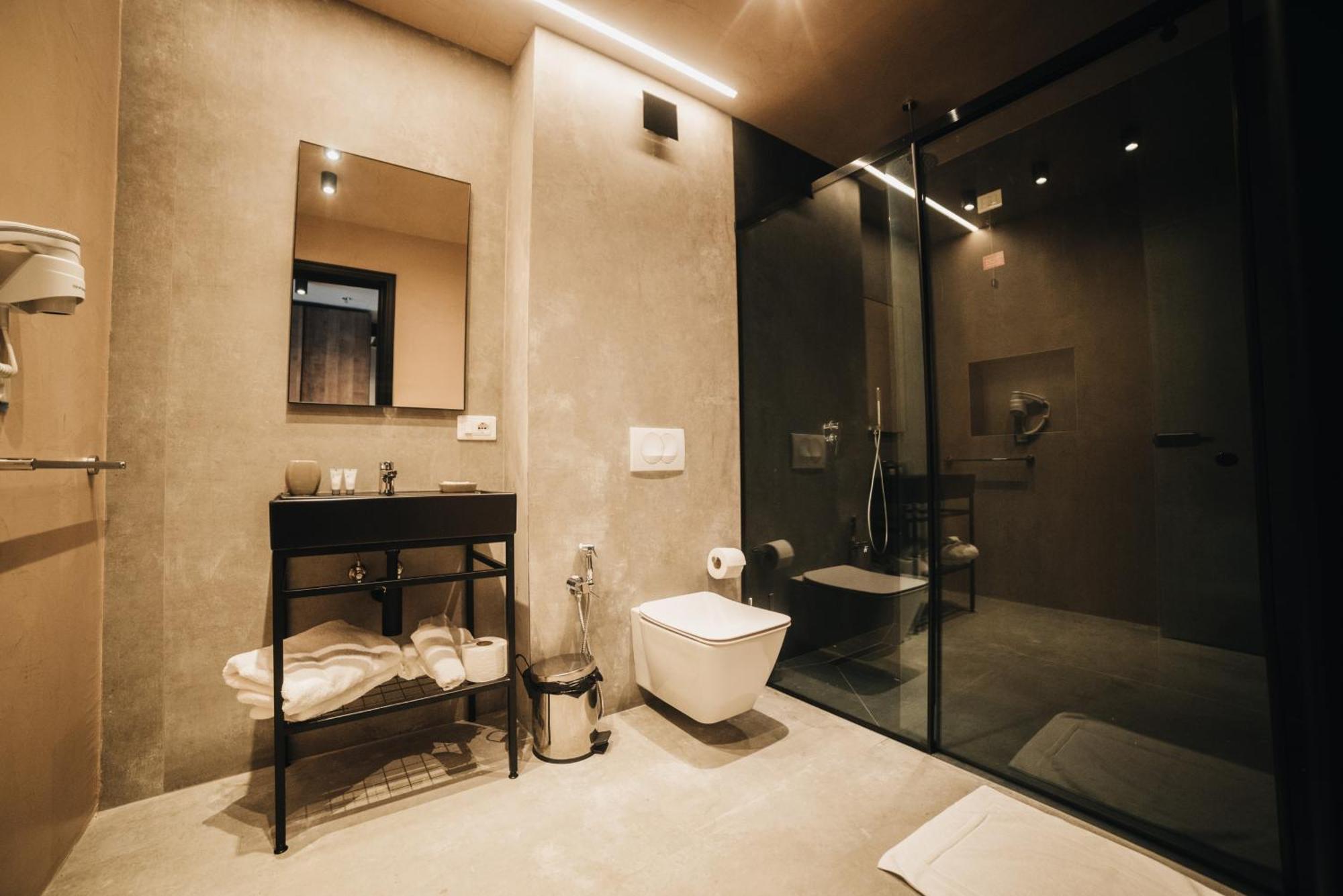 Amr Hotel - Durres Shkallnur Exterior photo